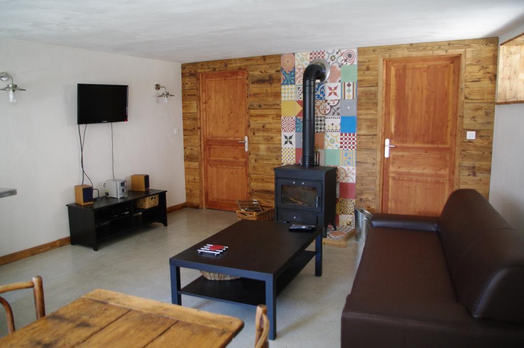 Appartement Dans Chalet De Montagne Bozel ห้อง รูปภาพ
